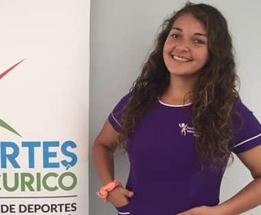 Francisca Andrade: La nutricionista que realiza intervenciones en talleres deportivos de Curicó
