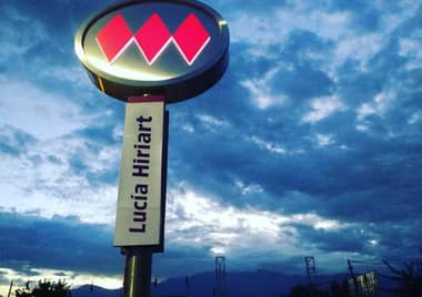 "Estación Lucía Hiriart": la contracampaña al Movimiento Feminista