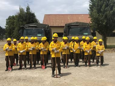Los jóvenes del Ejército que batallan contra el fuego