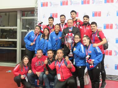 Dos oros, una plata y un bronce alzaron karatecas maulinos en cierre de Nacionales
