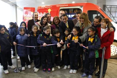 Corporación Cultural de Curicó inauguró su nuevo Bibliomóvil