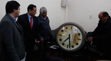 Municipalidad de Curicó mostró antiguo reloj Seiko para desmentir su pérdida