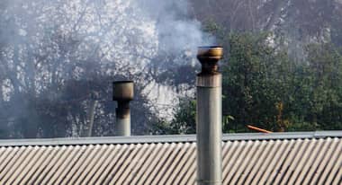 Estudian posible relación entre el humo de las chimeneas y la preeclampsia