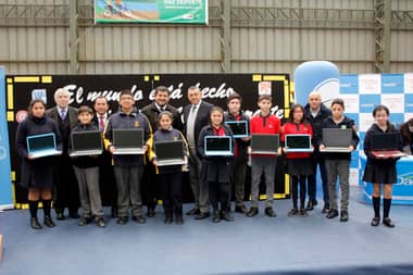 Más de un centenar de alumnos de Rauco recibieron computadores nuevos