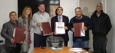 Autoridades entregaron más de 16 mil firmas a EFE para exigir cuatro pistas en cruce de Camilo Henríquez