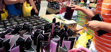 Comerciantes ambulantes autorizados acusan que actividad ilegal estaría afectando sus ventas