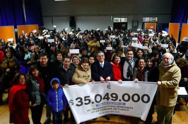 Organizaciones femeninas de Curicó recibieron recursos municipales para sus proyectos