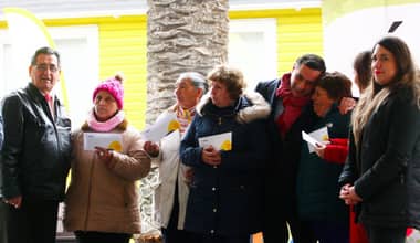 Empresa regaló diez estufas y cargas de gas a familias de Curicó