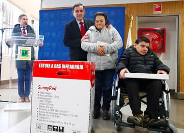 Municipalidad de Curicó entregó ayudas técnicas a personas en condición de discapacidad