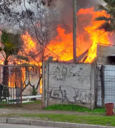 Incendio intencional destruyó una casa en Sarmiento