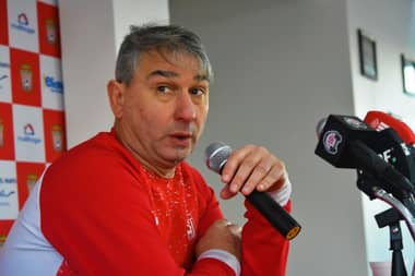 Dalcio Giovagnoli realiza críticas al estado de la cancha del Estadio La Granja