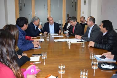 Alcalde de Hualañé se reunió con Subsecretario de Vivienda en Santiago