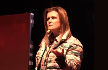 Pilar Sordo realizó charla sobre cómo educar a los hijos en Sagrada Familia