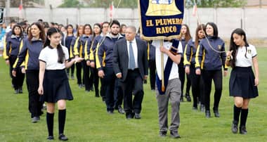 Rauco realizó desfile de Fiestas Patrias reprogramado por mal tiempo