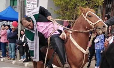 Huasos en estado de ebriedad: El otro lado de la procesión de la Virgen del Carmen en Curicó
