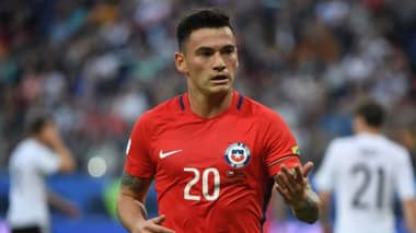 Charles Aránguiz: "No se debería jugar ante Perú"