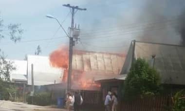 Incendio afecta a vivienda en Sagrada Familia