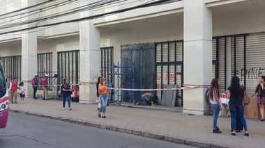 Bomberos advierte sobre los riesgos de los “blindajes antisaqueos” en Curicó