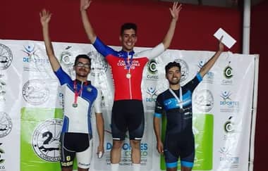Curicanos destacan en la Copa Chile de Ciclismo realizada en el velódromo local