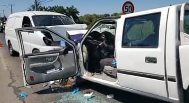 Tres adultos y una menor resultaron lesionados tras colisión camino a Rauco