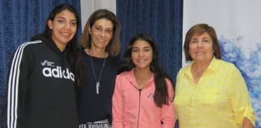 Deportistas maulinos recibieron vestimenta e implementos deportivos