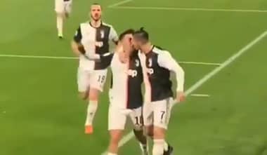 El comentado "beso" de celebración entre Cristiano Ronaldo y Paulo Dybala