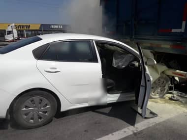 Accidentados en choque frente al cruce de Los Niches iban en automóvil robado en Santiago