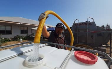 Vecinos de Curicó afectados por sequía recibieron más de 132 mil litros de agua en la última semana