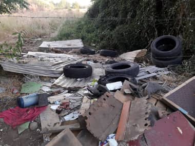 Vecinos de sector Los Lirios de Sarmiento denunciaron basural clandestino