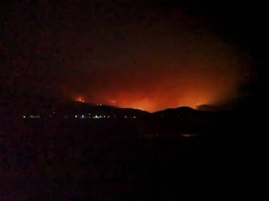 Continúan trabajos para combatir incendio forestal en Molina