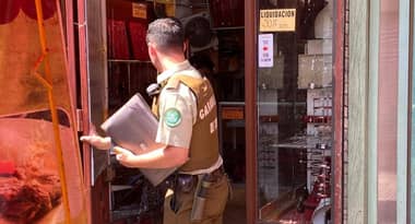 Sujeto encapuchado realizó millonario asalto a joyería de Curicó