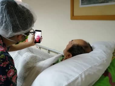 Adultos Mayores de ELEAM Teno se contactan por videollamada con sus seres queridos