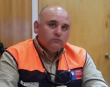 Director regional de la Onemi señaló que incendio en Molina será controlado cuando llueva
