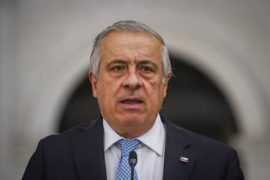 Ministro de Salud confirmó 434 casos de Covid-19 en el país y una persona en riesgo vital