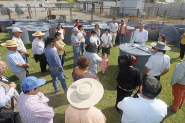 Municipalidad de Rauco entregó estanques de agua a familias para mitigar sequía