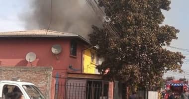 Afectados por incendio solicitan ayuda para reconstruir sus casas
