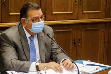 Colegio de Enfermeras y dichos de senador Quinteros: "Busca justificar su actuar irresponsable"