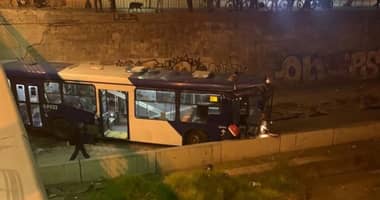Micro cayó al lecho del Río Mapocho en Santiago: Accidente deja cinco lesionados