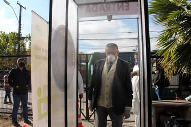 Municipio da el vamos al primer túnel sanitizador en Rauco