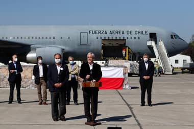 Presidente Piñera recibe 117 nuevos ventiladores mecánicos: fueron donados por la CPC