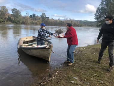 Entregan apoyo a familias de sectores del ramal Talca-Constitución
