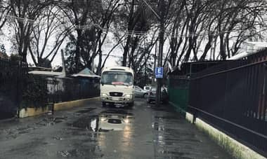 Conductores evitan control sanitario de Alameda Sur utilizando angosto pasaje de Villa las Mercedes