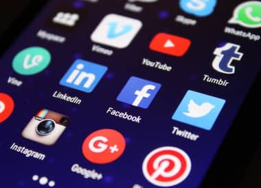 El precio que pagamos por iniciar sesión con Facebook o Google en las aplicaciones