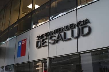 Superintendencia de Salud asegura estar en conversaciones con Isapres para congelar alza de planes por todo el año