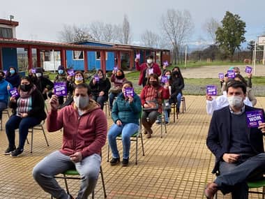 Municipalidad de Teno entregó donación de Desafío Levantemos Chile a 150 estudiantes