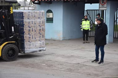 Municipio de Sagrada Familia distribuye cajas de mercadería para familias de la comuna