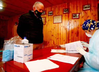 Aplican exámenes PCR a conductores del Sindicato de Taxis Básicos