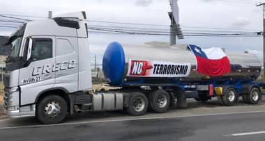 Tres camioneros fueron detenidos en Curicó por quema de neumáticos y desórdenes públicos