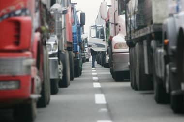 Camioneros golpean la mesa y amenazan al Gobierno con paro nacional que podría afectar abastecimiento