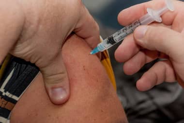 En Talca comenzaron ensayos de vacuna contra el Covid-19 con tres voluntarios